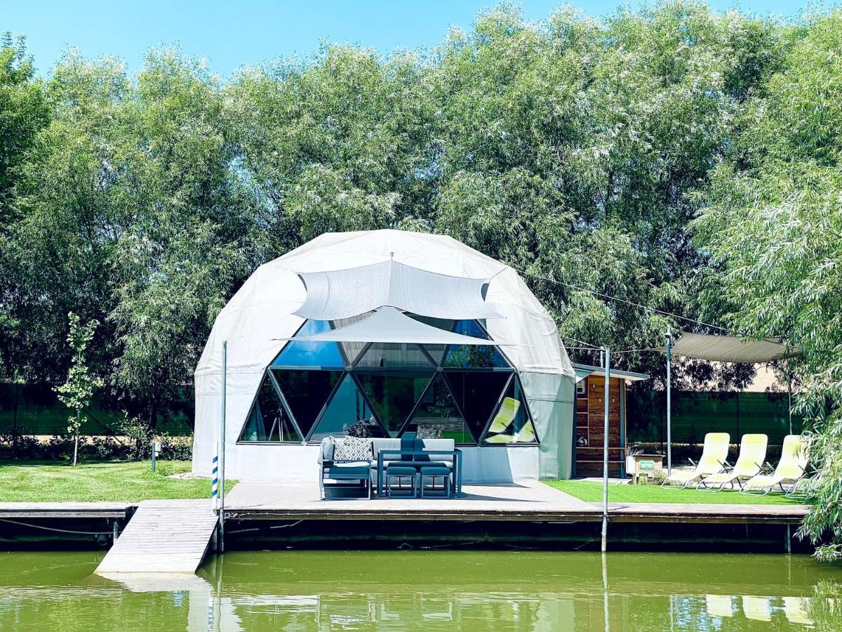 Domeglamping At Fishinglake Ságvár Exterior foto