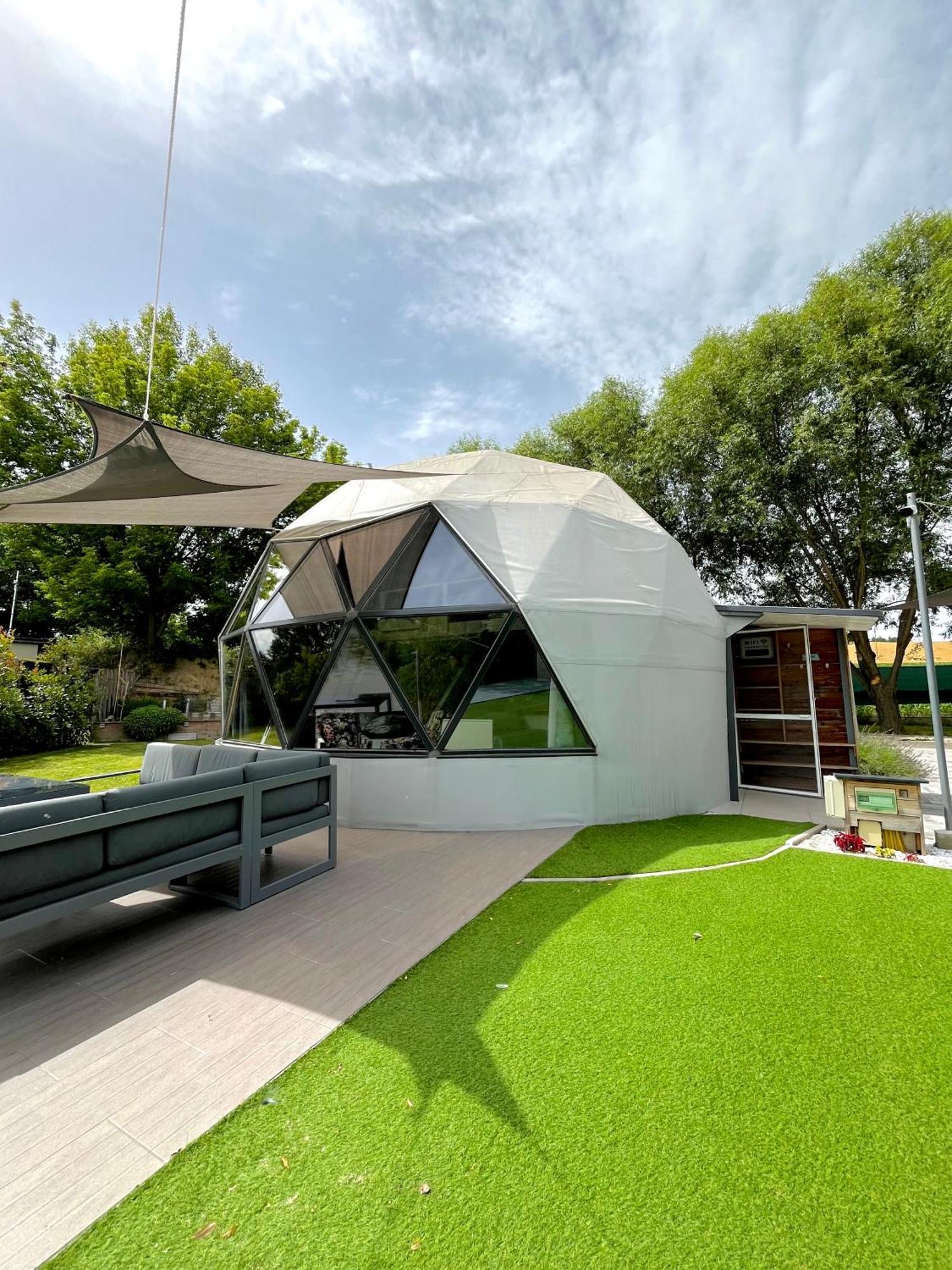 Domeglamping At Fishinglake Ságvár Exterior foto